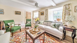 Living area - Bodior Garden Cottage (Holyhead)