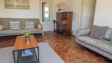 Cottage | Living area