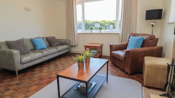 Cottage | Living area