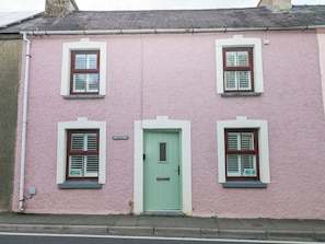 Exterior detail - Min-y-ffordd (Newport)
