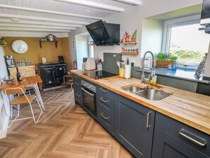 Casa de campo | Cozinha privada | Geladeira, lava-louças, chaleira elétrica