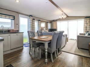 Dining - L1 Farmer (Abergele)