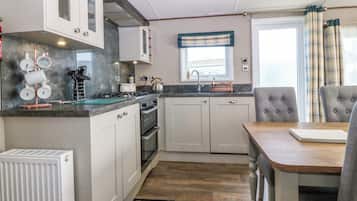 Dishwasher, cookware/dishes/utensils