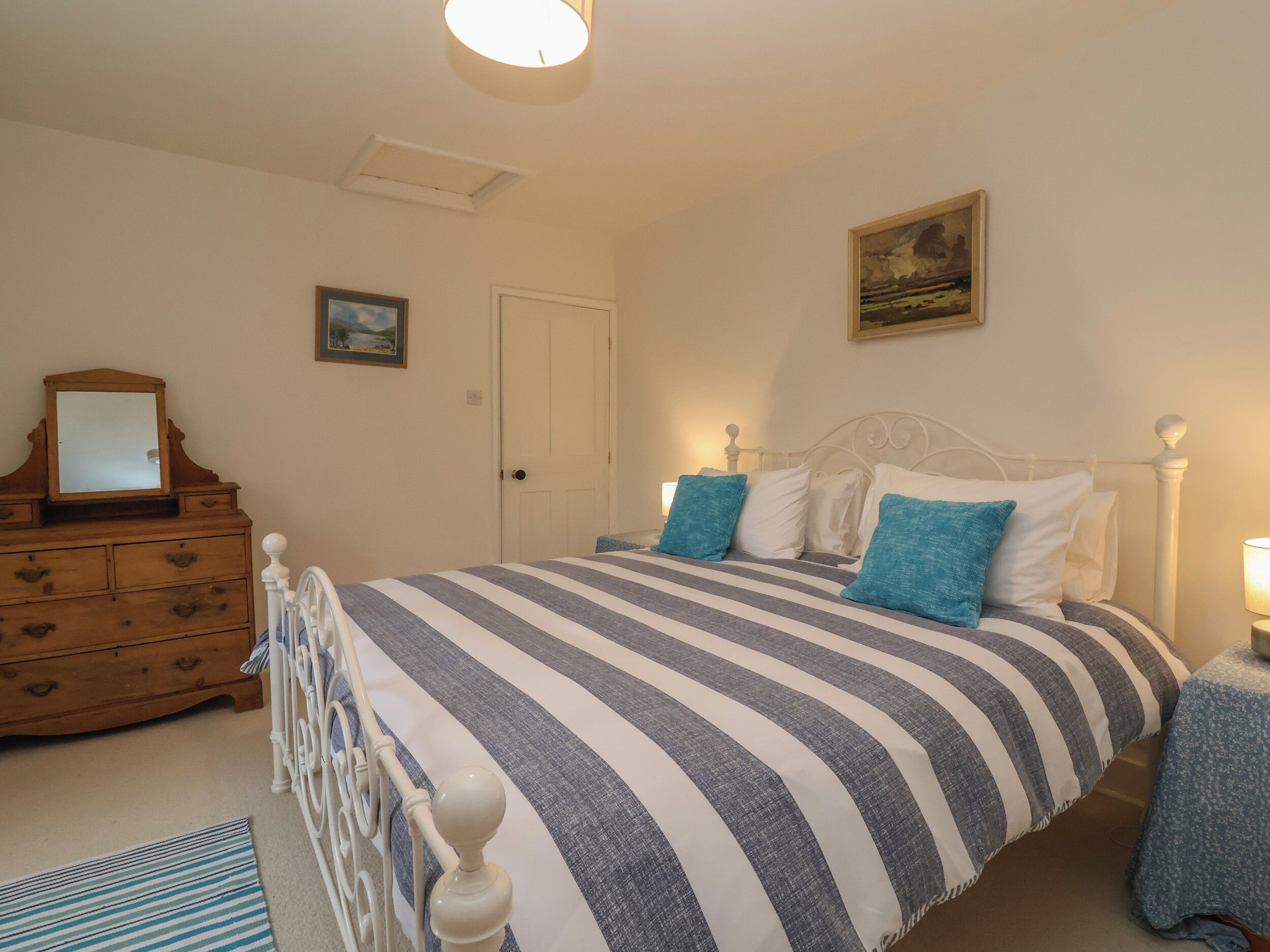 4 bedrooms, individually decorated, individually furnished, free WiFi