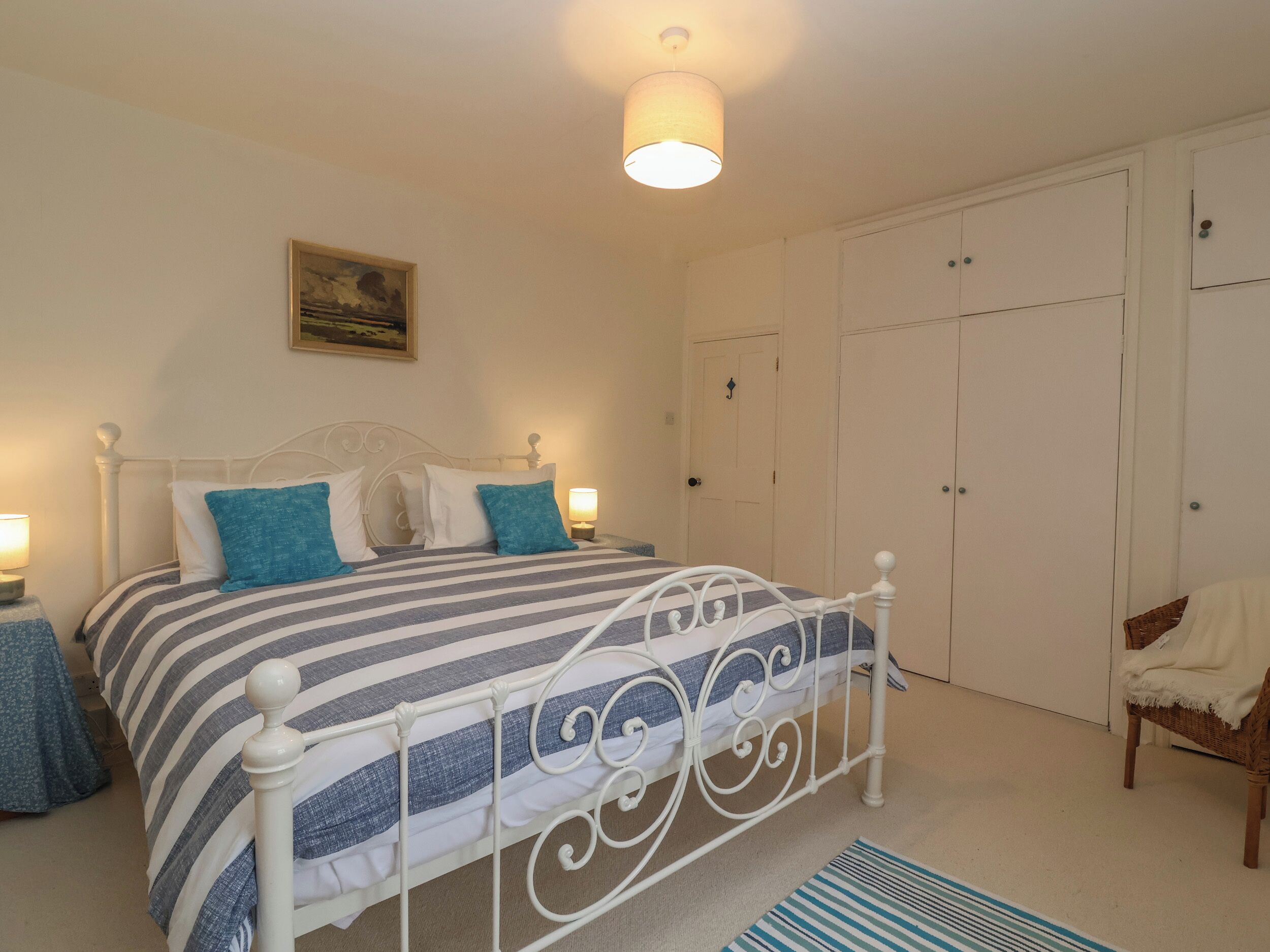 4 camere, con stile personalizzato, con arredamento individuale