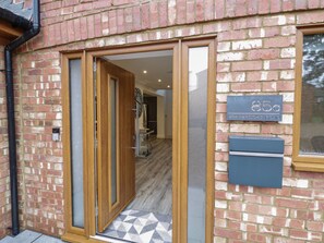 Exterior detail - 85A Braybrooke Road (Kettering)