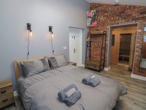6 bedrooms, individually decorated, individually furnished - 85A Braybrooke Road (Kettering)
