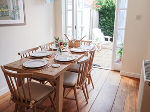 Cottage | Dining