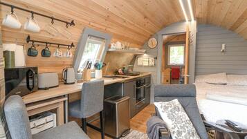 1 bedroom, individually decorated, individually furnished, free WiFi