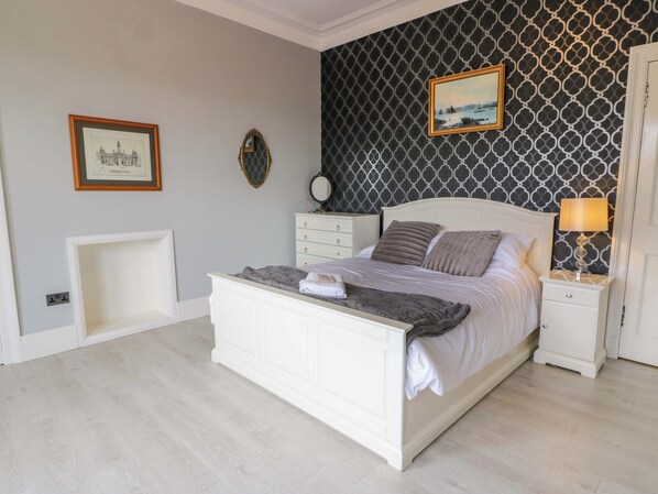 3 habitaciones, decoración personalizada y muebles diferentes