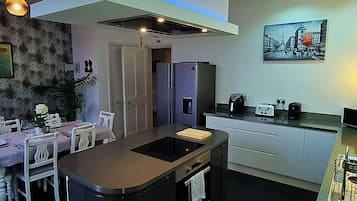 Fridge, dishwasher, electric kettle, toaster