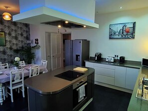 Fridge, dishwasher, electric kettle, toaster - Ailsa View (Girvan)