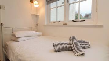 3 bedrooms, individually decorated, individually furnished, free WiFi