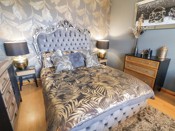 4 Schlafzimmer, individuell dekoriert, individuell eingerichtet