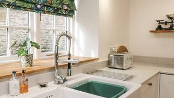 Dishwasher, cookware/dishes/utensils