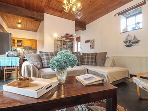 Living area - Owl Cottage (Looe)