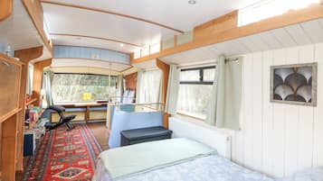1 habitación, decoración personalizada y muebles diferentes