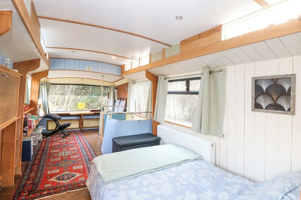 1 bedroom, individually decorated, individually furnished