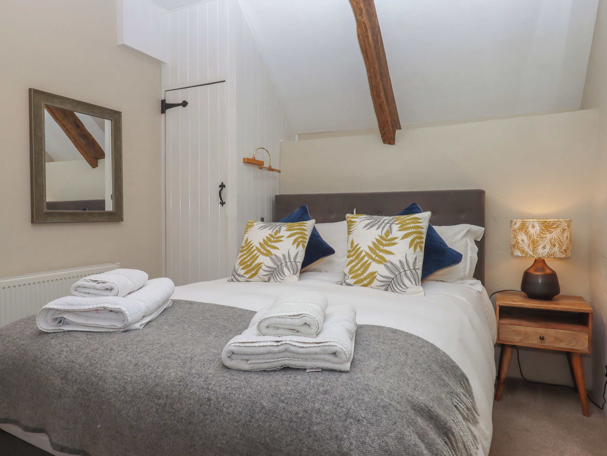 2 bedrooms, individually decorated, individually furnished, free WiFi