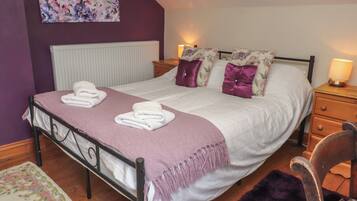 1 quarto, individualmente decorados, individualmente mobiliados