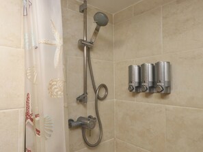 Shower - Ty Llugwy (Betws-Y-Coed)