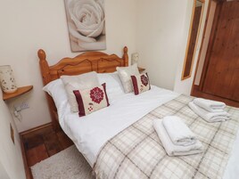 2 bedrooms, individually decorated, individually furnished, free WiFi