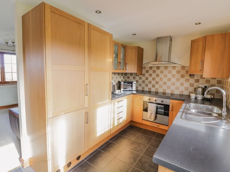 Geladeira, lava-louƧas, chaleira elƩtrica, torradeira