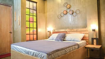 1 habitación, escritorio y espacio para trabajar con laptop
