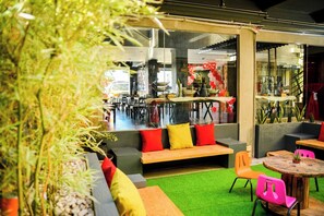 Terrace/patio - Bhive Hotel (Iloilo)