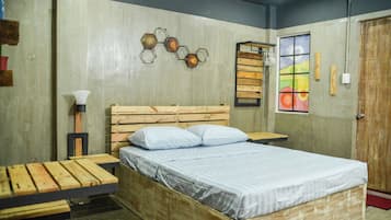 Desk, laptop workspace, free WiFi