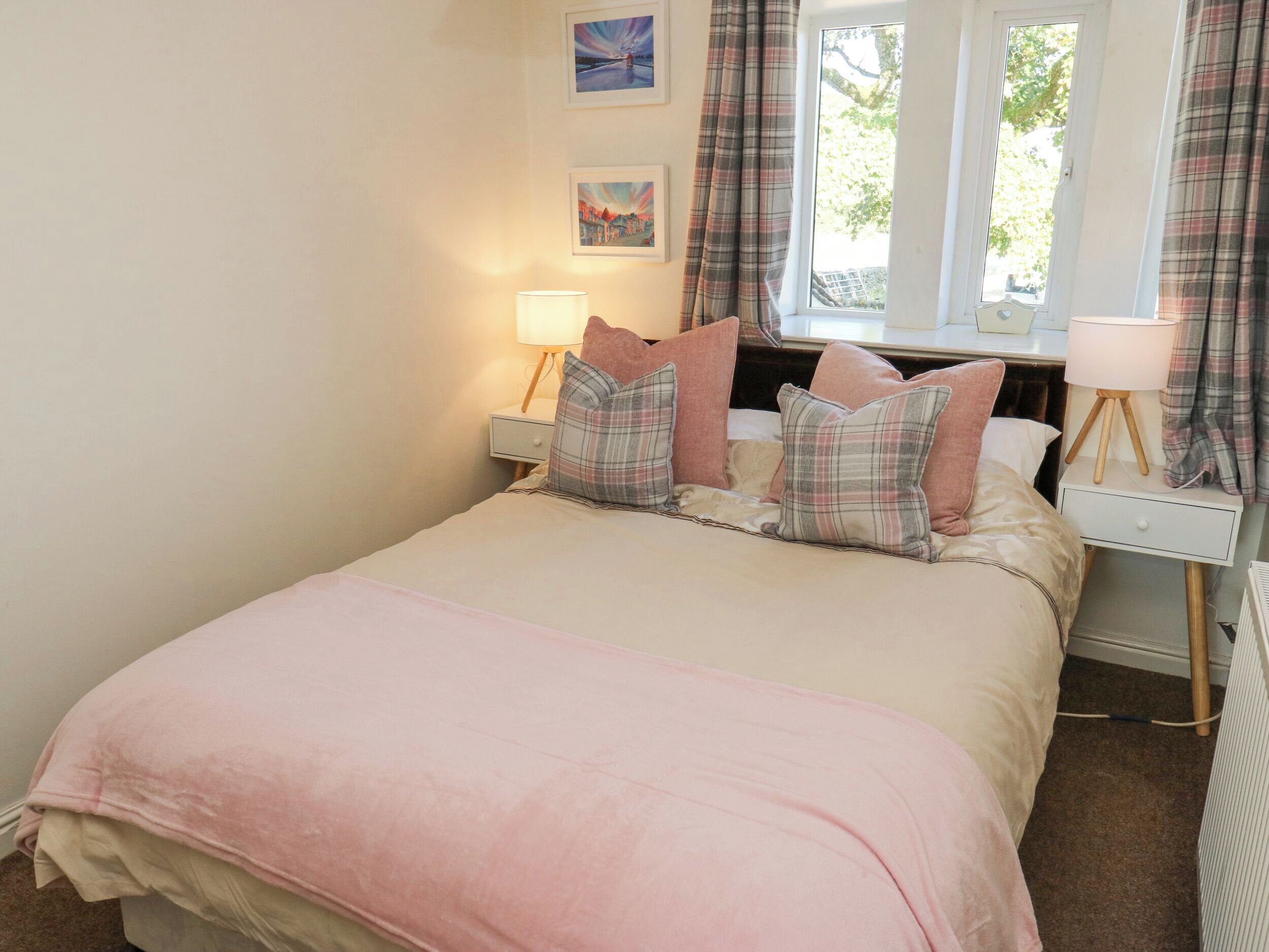 2 bedrooms, individually decorated, individually furnished, free WiFi