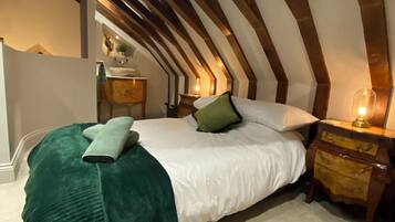 Cottage | 2 bedrooms, individually decorated, individually furnished, free WiFi