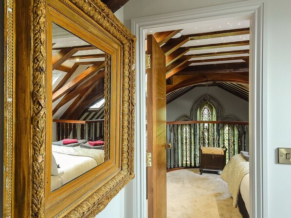 2 bedrooms, individually decorated, individually furnished, free WiFi