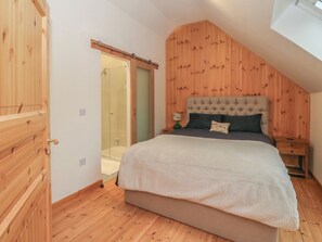 3 bedrooms, individually decorated, individually furnished, free WiFi