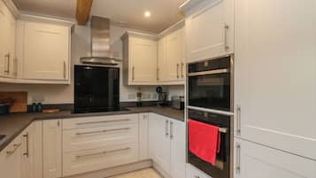 Dishwasher, cookware/dishes/utensils