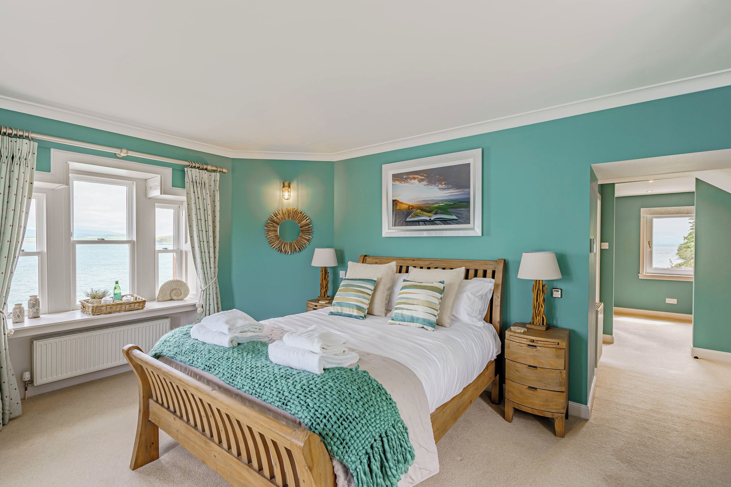 4 bedrooms, individually decorated, individually furnished, free WiFi