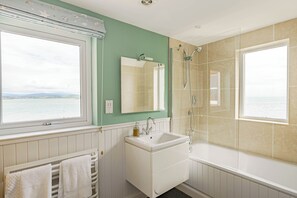 Shower - Balcary Tower (Castle Douglas)