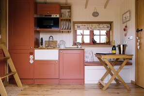 Cottage | Private kitchen | Fridge, electric kettle, cookware/dishes/utensils