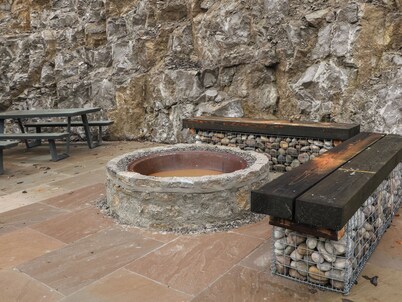 2 Rock Mill Holiday Apartments