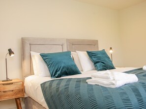 4 makuuhuonetta, yksilöllisesti sisustettu, yksilöllisesti kalustettu