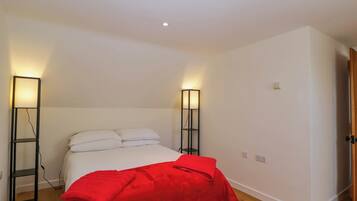 2 bedrooms, individually decorated, individually furnished, free WiFi