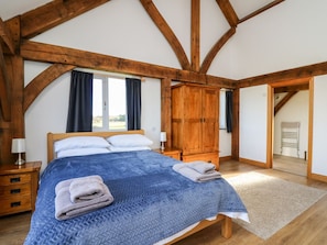 4 bedrooms, individually decorated, individually furnished, free WiFi - Yr Adfa (Tregaron)