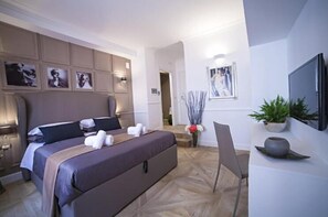 In-room safe, desk, laptop workspace, iron/ironing board - Vatican Luxury Home (Rome)