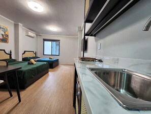 Bathroom - SOHO Suites - BenThanh Market & SG Heart (Ho Chi Minh City)