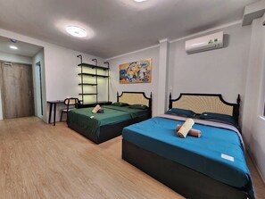 Individually decorated, laptop workspace, blackout curtains - SOHO Suites - BenThanh Market & SG Heart (Ho Chi Minh City)