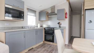 Cookware/dishes/utensils