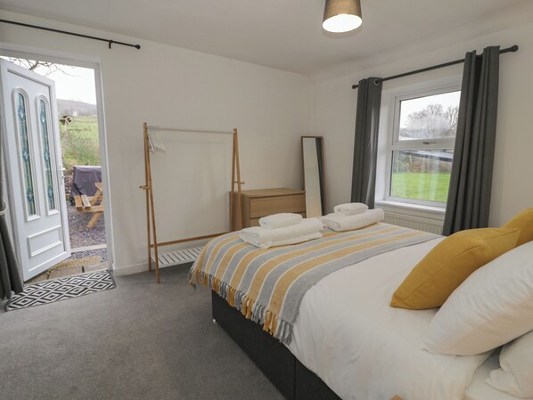 3 bedrooms, individually decorated, individually furnished, free WiFi