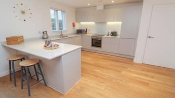 Fridge, electric kettle, toaster, cookware/dishes/utensils