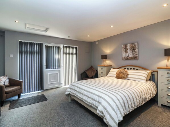 1 bedroom, individually decorated, individually furnished - Studio Apartment (Minehead)