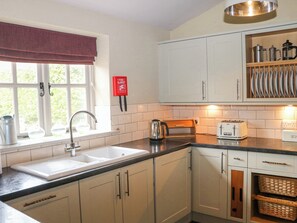 Refrigerador, lavavajillas, tetera/pava eléctrica, tostadora